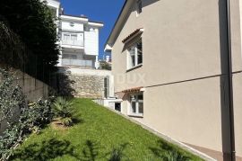 OPATIJA, IČIĆI - kuća od 240m2 na odličnoj poziciji s bazenom i pogledom na more, Opatija - Okolica, Haus