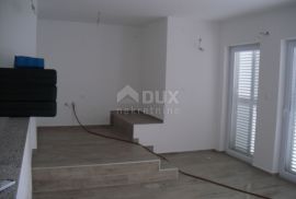 OTOK KRK, MALINSKA - Dvoetažni apartman sa vrtom 500m od mora, Malinska-Dubašnica, Flat