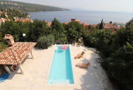 OPATIJA, VOLOSKO - vila 230m2 s bazenom i pogledom na more + uređena okućnica 1100m2, Opatija, Famiglia