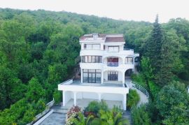 OPATIJA, CENTAR - samostojeća villa 605m2 s pogledom na more + okoliš 600m2, Opatija, Casa