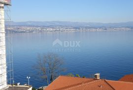 LOVRAN, CENTAR - stan 2. RED DO MORA 110m2 s panoramskim pogledom na more, Lovran, Appartment