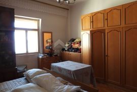 LOVRAN, CENTAR - stan 2. RED DO MORA 110m2 s panoramskim pogledom na more, Lovran, Appartment