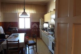 LOVRAN, CENTAR - stan 2. RED DO MORA 110m2 s panoramskim pogledom na more, Lovran, Appartment