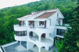 OPATIJA, CENTAR - dvoetažni stan 200m2 (prizemlje + suteren) 3S+DB s panoramskim pogledom na more + okoliš 100m2, Opatija, Flat