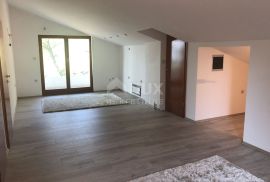 OPATIJA, CENTAR - dvoetažni stan 200m2 na 2.katu 3S+DB s panoramskim pogledom na more + okoliš 100m2, Opatija, Daire