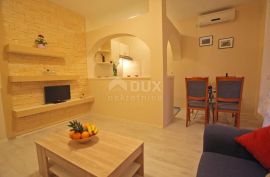 ZADAR, SUKOŠAN - Apartmanska kuća 150m od mora, Sukošan, Maison