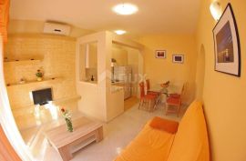 ZADAR, SUKOŠAN - Apartmanska kuća 150m od mora, Sukošan, Maison