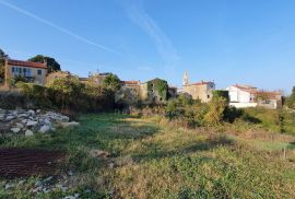 ISTRA, MOMJAN - Zemljište s pogledom i građevinskom dozvolom za gradnju više objekata, Buje, Terrain