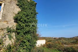 ISTRA, MOMJAN - Zemljište s pogledom i građevinskom dozvolom za gradnju više objekata, Buje, Terrain