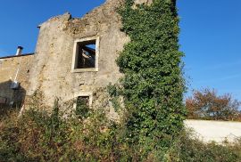 ISTRA, MOMJAN - Zemljište s pogledom i građevinskom dozvolom za gradnju više objekata, Buje, Terrain