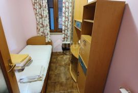 ISTRA, POREČ - Apartmanska kuća s pet stambenih jedinica i s puno potencijala, Poreč, Дом