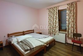 ISTRA, POREČ - Apartmanska kuća s pet stambenih jedinica i s puno potencijala, Poreč, Дом