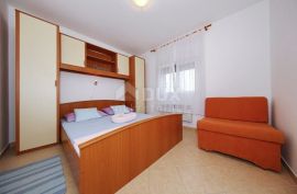 PIROVAC - Apartmanska kuća, Pirovac, Ev