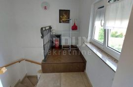 OPATIJA, VEPRINAC - vila 1000m2 s pogledom na more, 6 apartmana i bazenom + okoliš 1000m2, Opatija - Okolica, Ev