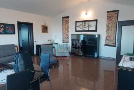 OPATIJA, VEPRINAC - vila 1000m2 s pogledom na more, 6 apartmana i bazenom + okoliš 1000m2, Opatija - Okolica, Ev