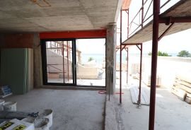 CRIKVENICA - luksuzni dvoetažni stan u stambenoj vili s vlastitim bazenom, Crikvenica, Appartment