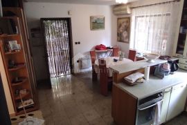 CRIKVENICA, DRAMALJ - Etaža u visokom prizemlju s vrtom, Crikvenica, Appartement