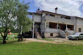 ISTRA, UMAG - Apartmanska kuća s 3 apartmana te velikom okućnicom u T2 zoni, Umag, House