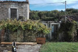 BUZET, JURADI - Samostojeća starina za obnovu, Buzet, Casa