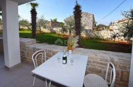 ISTRA, POREČ - Apartmanska kuća s pogledom na more, Poreč, Ev