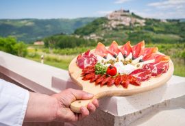 ISTRA, MOTOVUN - Kuća na jedinstvenom položaju i s jedinstvenom ponudom u Istri, Motovun, Casa