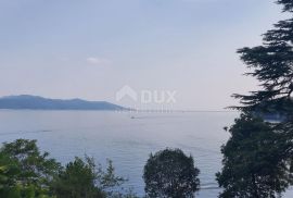 OPATIJA, MEDVEJA - kuća 85m2 + okoliš 280m2 - 1. RED DO MORA!, Lovran, بيت