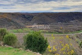 ISTRA, GROŽNJAN - Imanje na uzvisini, savršena lokacija, kompleks zemljišta, kamene kuće, panoramski pogledi sa svih strana - Rijetkost na tržištu!!, Grožnjan, Land