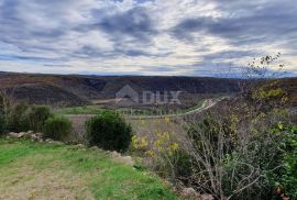 ISTRA, GROŽNJAN - Imanje na uzvisini, savršena lokacija, kompleks zemljišta, kamene kuće, panoramski pogledi sa svih strana - Rijetkost na tržištu!!, Grožnjan, Land