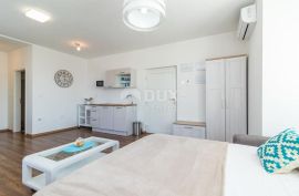 ISTRA, MEDULIN Luksuzna apartmantska kuća s bazenom, Medulin, Дом