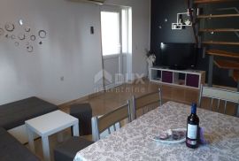 ISTRA, PULA - Velika obiteljska kuća s 2 apartmana, konobom i garažom, Medulin, Haus