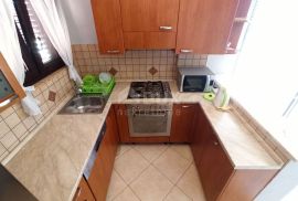 ISTRA-SVETVINČENAT-Predivna obiteljska kuća s dva apartmana, Svetvinčenat, House