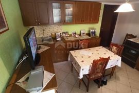 ISTRA-SVETVINČENAT-Predivna obiteljska kuća s dva apartmana, Svetvinčenat, House