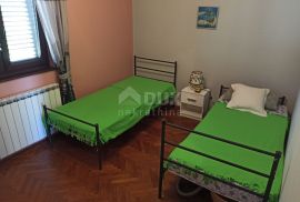 ISTRA-SVETVINČENAT-Predivna obiteljska kuća s dva apartmana, Svetvinčenat, House