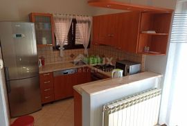 ISTRA-SVETVINČENAT-Predivna obiteljska kuća s dva apartmana, Svetvinčenat, House