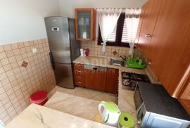 ISTRA-SVETVINČENAT-Predivna obiteljska kuća s dva apartmana, Svetvinčenat, House