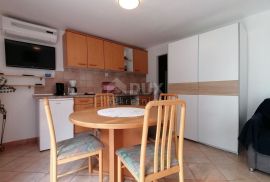 ISTRA, ROVINJ Apartmanska kuća na samo 40m od mora!, Rovinj, Famiglia