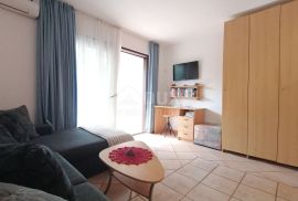 ISTRA, ROVINJ Apartmanska kuća na samo 40m od mora!, Rovinj, Famiglia