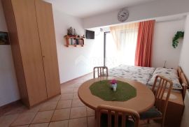 ISTRA, ROVINJ Apartmanska kuća na samo 40m od mora!, Rovinj, Famiglia