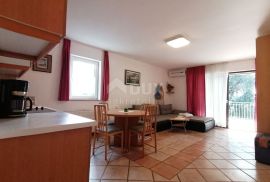 ISTRA, ROVINJ Apartmanska kuća na samo 40m od mora!, Rovinj, Famiglia