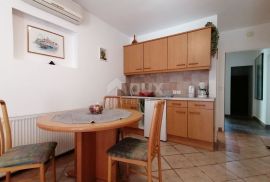 ISTRA, ROVINJ Apartmanska kuća na samo 40m od mora!, Rovinj, Famiglia