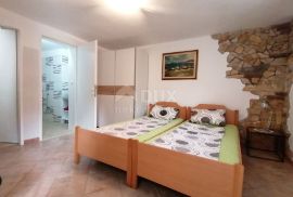 ISTRA, ROVINJ Apartmanska kuća na samo 40m od mora!, Rovinj, Famiglia