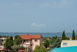 ISTRA, PEROJ - Apartmanska kuća s okućnicom i pogledom na more!, Vodnjan, Ev