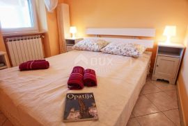 OPATIJA - obiteljska kuća s dva apartmana za iznajmljivanje, Opatija, House