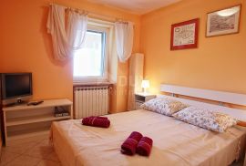 OPATIJA - obiteljska kuća s dva apartmana za iznajmljivanje, Opatija, House