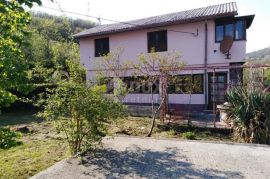 ŠKURINJE - obiteljska kuća s dva 2S+DB stana, Rijeka, House