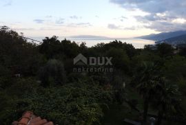 OPATIJA, MATULJI - kuća 300m2 s dvoetažnim stanom i dva apartmana na velikoj okućnici površine 710m2, Matulji, Σπίτι