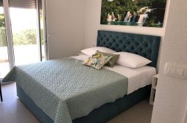 PODGORA - luksuzna apartmanska kuća, Podgora, Σπίτι