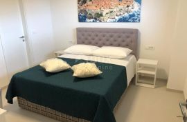 PODGORA - luksuzna apartmanska kuća, Podgora, Σπίτι