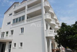 NOVI VINODOLSKI - kuća / villa sa apartmanima sa pogledom na more 1134m2  + okućnica, Novi Vinodolski, Casa