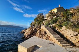 Josinovac kuća prvi red do mora, Senj, Casa